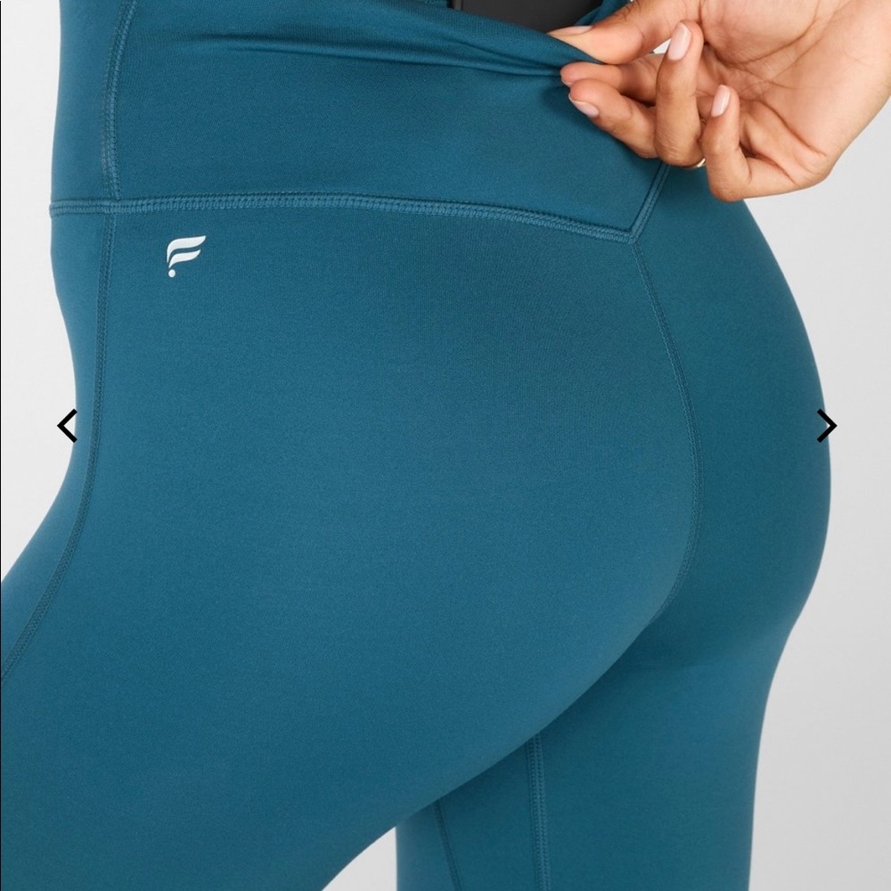 Fabletics anywhere high waisted Capri NWT teal S 6